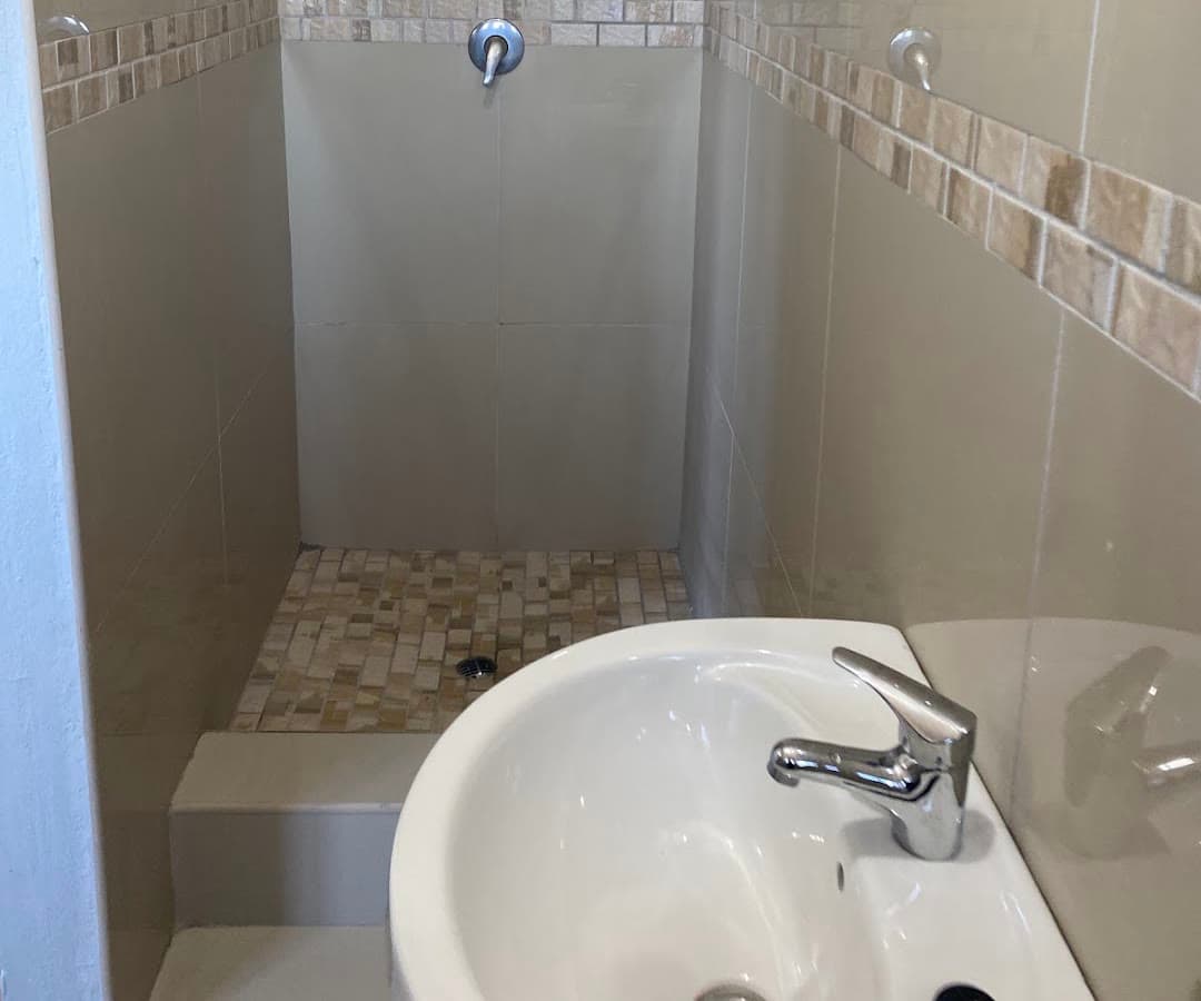 Example private shower and basin at Quarry Heights